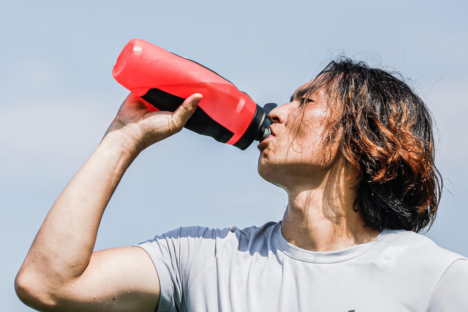 imageUNDER ARMOUR 32oz Playmaker Squeeze Water BottleBlaze OrangeBlaze Orange