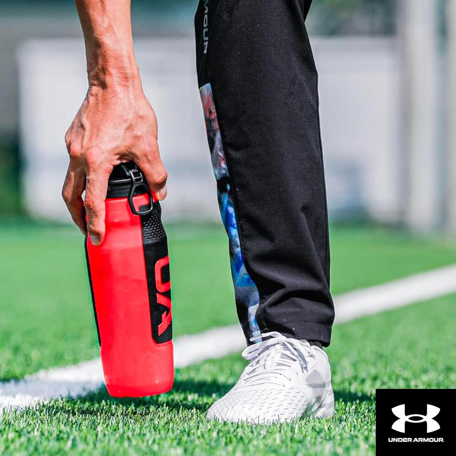 imageUNDER ARMOUR 32oz Playmaker Squeeze Water BottleCerise